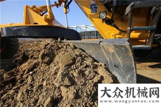 工將亮相展“她”的第一次亮相，就讓全場(chǎng)怦然心動(dòng)山東臨