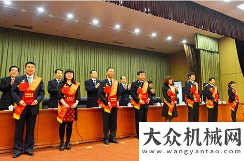 店相繼開(kāi)業(yè)山推在濟(jì)寧市“五一”表彰會(huì)上受表彰山推三