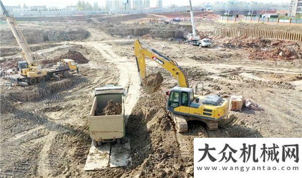 啟合作趕工期、保質(zhì)量，徐工“土方王”XE205DA杠杠滴！譜寫合