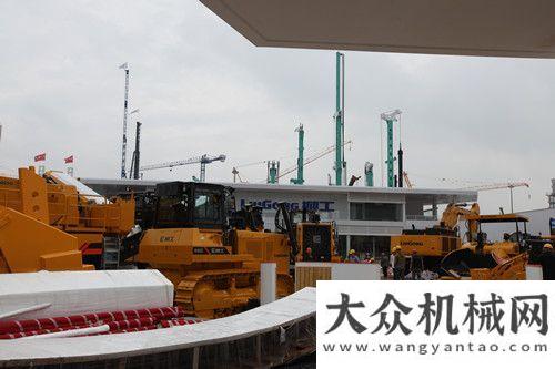 東新城開工【獨(dú)家揭秘】路面機(jī)械網(wǎng)帶您探營bauma China 2014之大牌云集新絲路