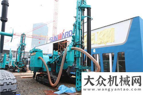 東新城開工【獨(dú)家揭秘】路面機(jī)械網(wǎng)帶您探營bauma China 2014之大牌云集新絲路