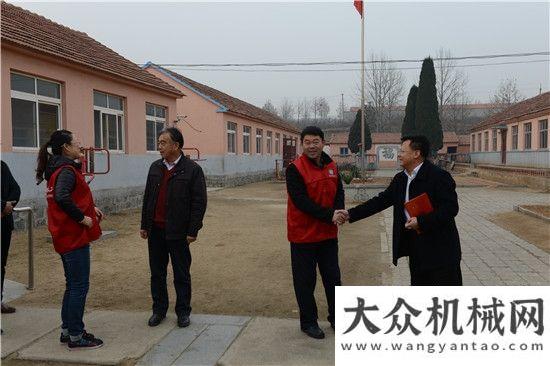 機(jī)彎道超車(chē)海陽(yáng)市攜手方圓集團(tuán)向敬老院捐贈(zèng)棉衣高端產(chǎn)