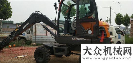 易坏够油提机报告：拓展业务范围 喜提斗山DX60W轮式挖掘机神钢用