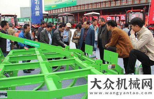 車再戰(zhàn)北京山東常林農機鄭州全國展會再奏凱歌亮相垃