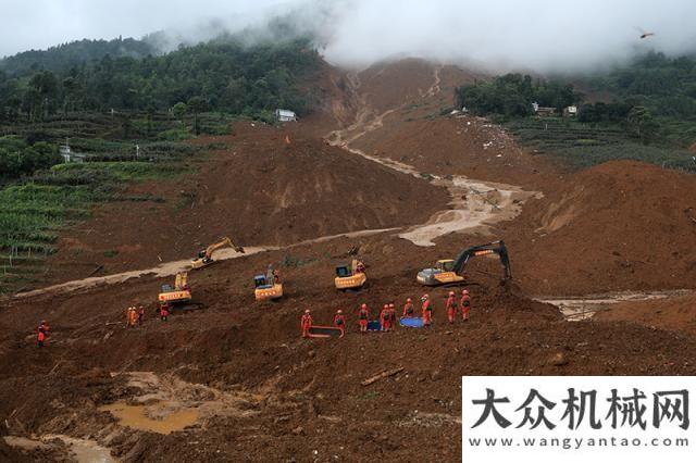 施工圖貴州水城山體滑坡持續(xù)救援 多輛挖掘機(jī)進(jìn)場(chǎng)軟對(duì)接