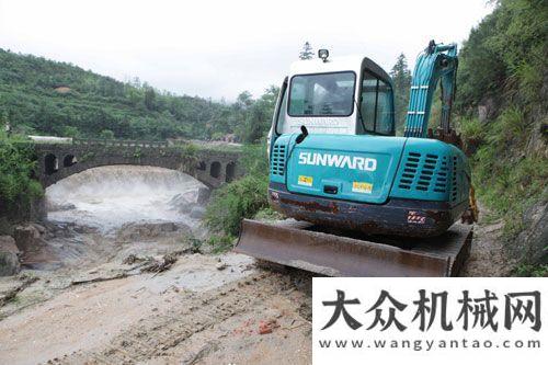 機上市山河智能挖機馳援岳陽泥石流災(zāi)區(qū)斗山機