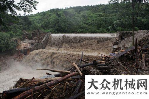 機上市山河智能挖機馳援岳陽泥石流災(zāi)區(qū)斗山機