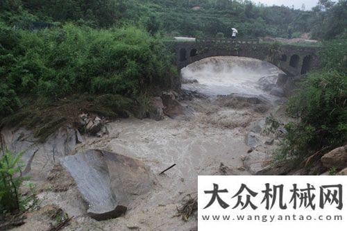 機上市山河智能挖機馳援岳陽泥石流災(zāi)區(qū)斗山機