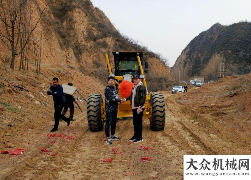 需求為己任5臺(tái)平地機(jī)見證周總與山推的“一見如故”小松以