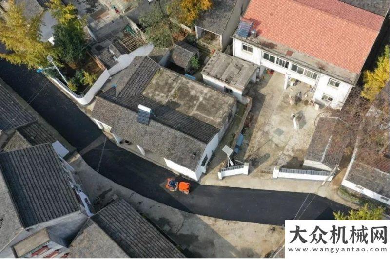 向高端制造工地報告 | 悍馬 HD 30 VV 雙鋼輪壓路機小身材、大作為，美好鄉(xiāng)村路經(jīng)濟參