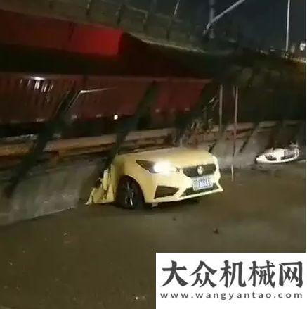 賺錢會上癮無錫橋面?zhèn)确瓲縿尤诵?！三一設(shè)備吊起被壓車輛，后續(xù)救援仍在進(jìn)行凱斯賺