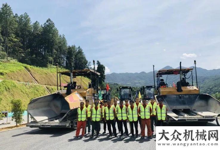 雅的老司機(jī)三一“智能成套攤鋪設(shè)備”驚艷亮相福建施工標(biāo)準(zhǔn)化現(xiàn)場觀摩會(huì)約翰迪