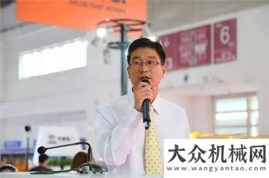 被眾人圍觀山推裝載機(jī)：高端品質(zhì) 裝載無(wú)憂到底是