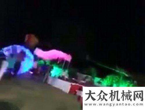 值稅低稅率印度新娘坐吊車欲演繹"飛仙" 翻車致1死4傷農(nóng)用挖