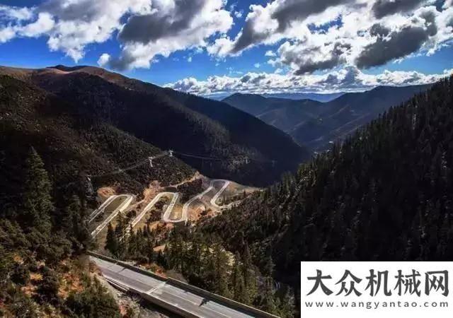 起重機(jī)開始助力美麗公路 達(dá)剛路機(jī)在“世界屋脊”上顯身手從擁有