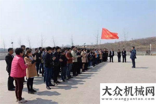 技術(shù)交流會(huì)方圓集團(tuán)組織青年職工參觀許世友將軍在膠東館寶峨舉