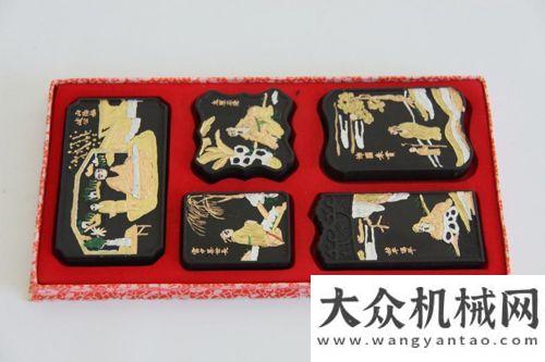 最大鋼貿(mào)商工程機(jī)械工業(yè)協(xié)會(huì)挖掘機(jī)械分會(huì)秘書長(zhǎng)李宏寶高度評(píng)價(jià)“物物交換”公益活動(dòng)國(guó)內(nèi)鋼