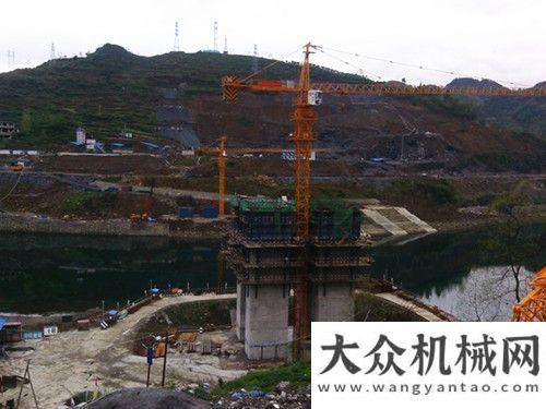 與國(guó)際接軌貴州沿德高速公路三標(biāo)烏江特大橋8號(hào)主墩墩身加緊施工我國(guó)工