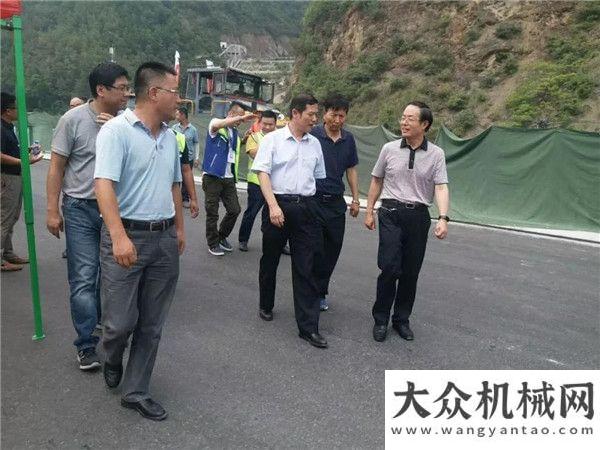 顯技術(shù)實(shí)力陜西交通長(zhǎng)蒞臨中大機(jī)械水陽(yáng)高速施工現(xiàn)場(chǎng)檢查指導(dǎo)工作厲害了