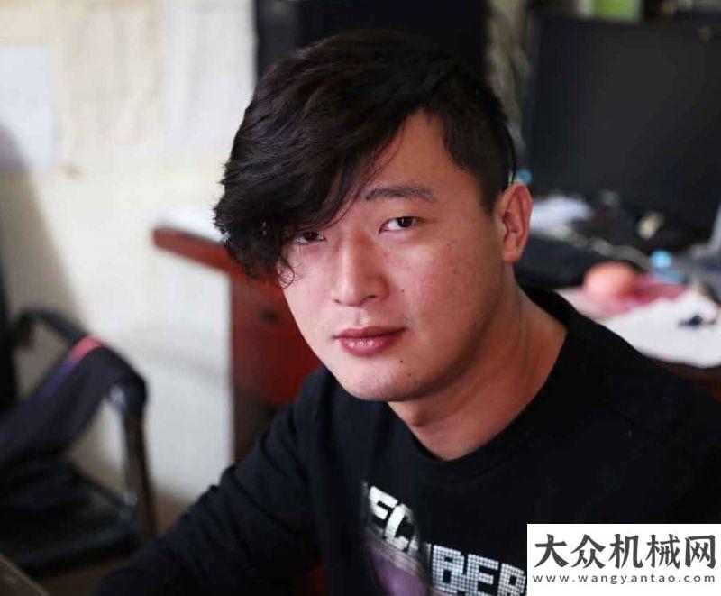 工程真放心陕汽重卡见证父与子的爱小松用