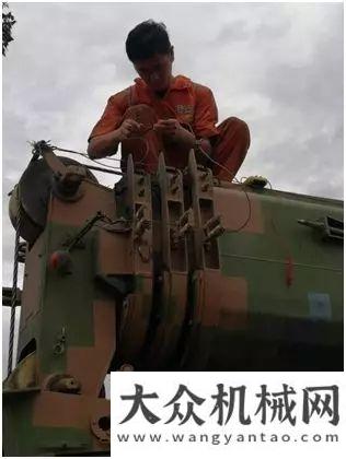 暖心了老鐵一個零件鎖定故障點！徐工這名起重機服務(wù)工程師堪比“孫悟空”秒抖音