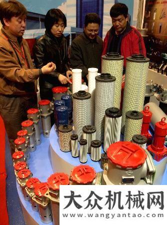 圖文：［社會(huì)廣角］（１）東北國(guó)際工業(yè)博覽會(huì)在沈陽(yáng)開(kāi)幕