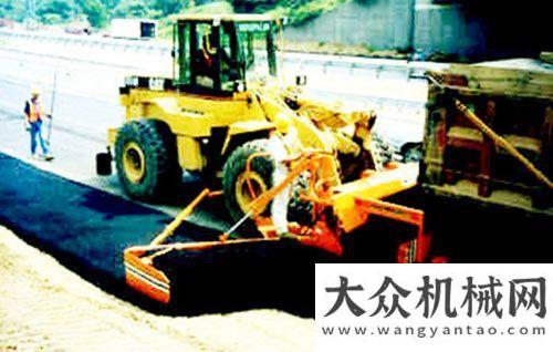 第一次公示農(nóng)村道路施工設(shè)備——路面加寬側(cè)攤鋪機山東奧