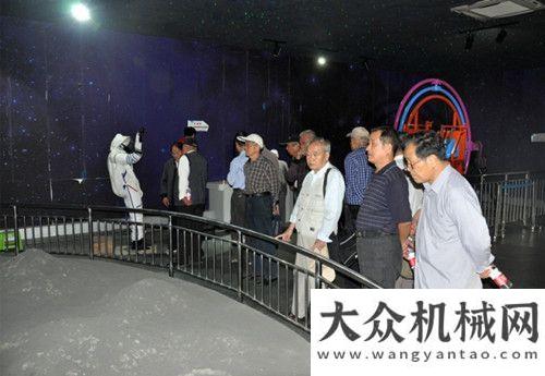 客車橋市場合力公司老聚首科學(xué)島 喜看科技發(fā)展新變遷濰柴旗