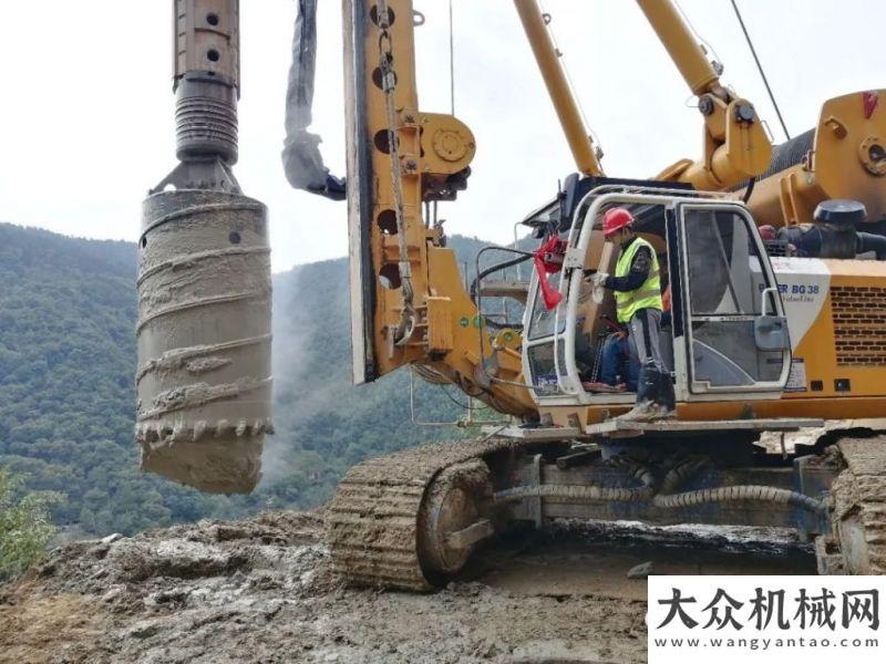 料生產(chǎn)基地一橋飛架南北，天塹變通途，寶峨BG 38、BG 42旋挖鉆機(jī)參與十堰東站路網(wǎng)海南